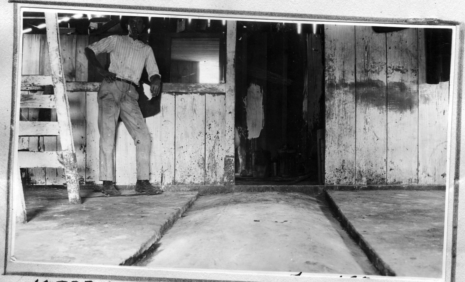 171~W. E. Norwood Barn Interior.jpg